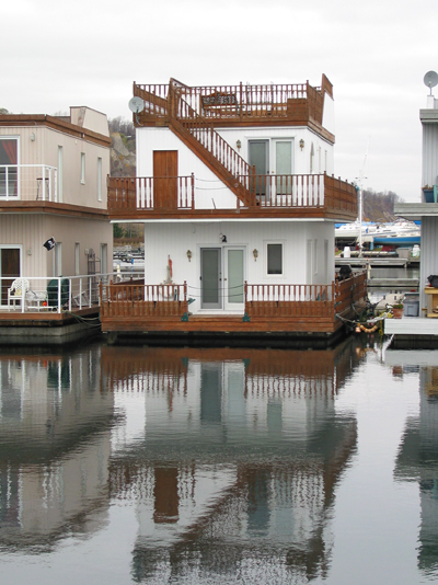Houseboat with pirate flag